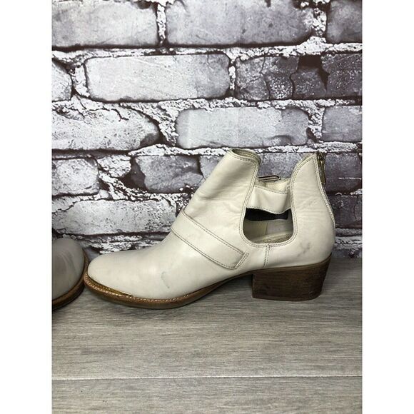 Elliot Lucca Ivory Leather Anthropologie Gold Buckle Heel Booties Women 7M US/38 - Picture 13 of 16